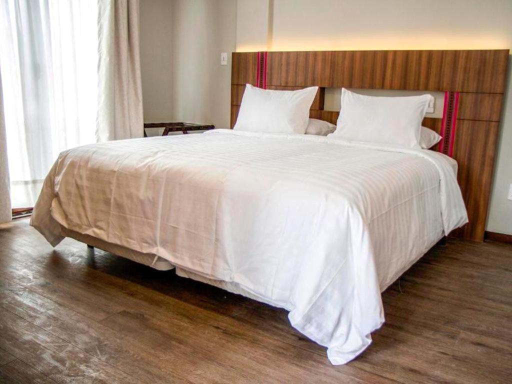 לה פאז Altus Express Hotel מראה חיצוני תמונה